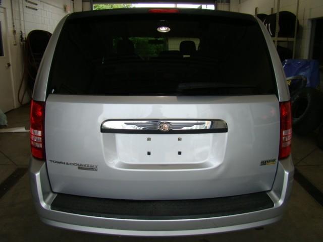 Chrysler Town and Country 2008 photo 4