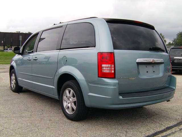 Chrysler Town and Country 2008 photo 1