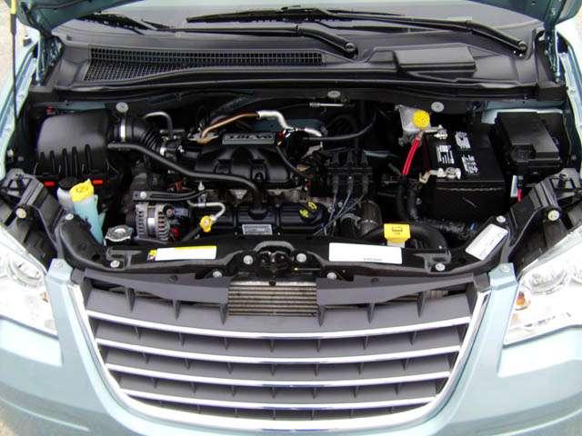 Chrysler Town and Country 2008 photo 3