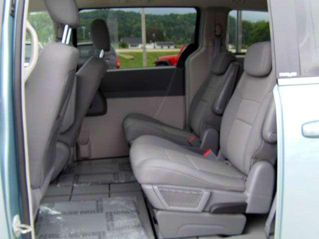 Chrysler Town and Country 2008 photo 5