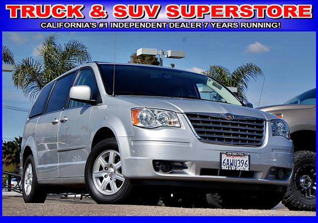 Chrysler Town and Country Super Crew Lariat 4WD MiniVan