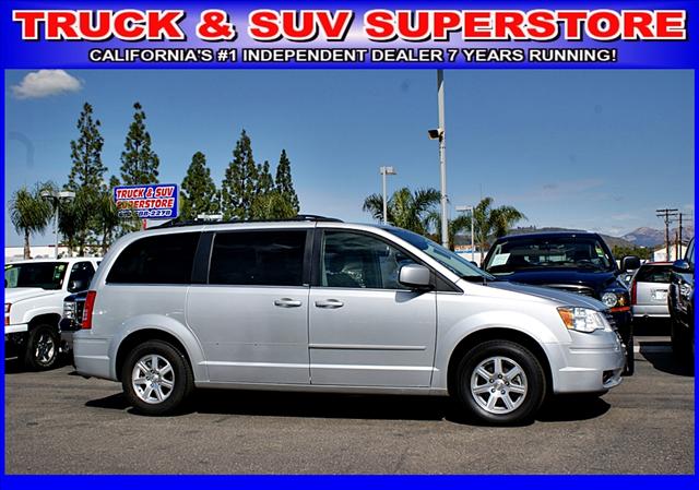 Chrysler Town and Country 2008 photo 1