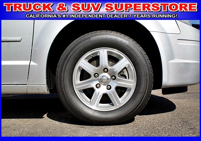 Chrysler Town and Country 2008 photo 3