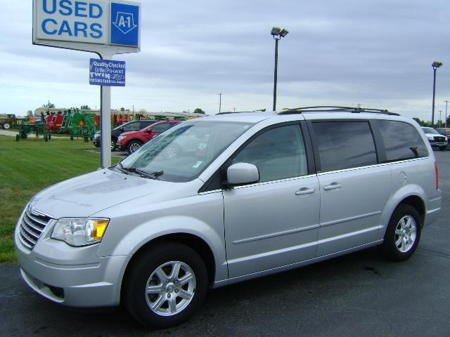 Chrysler Town and Country 2008 photo 3