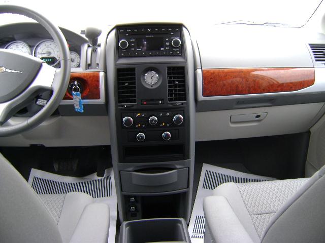 Chrysler Town and Country 3.5 MiniVan