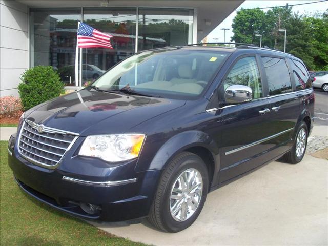 Chrysler Town and Country SLT 25 MiniVan