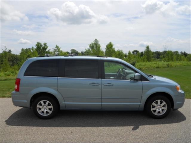 Chrysler Town and Country 3.5 MiniVan