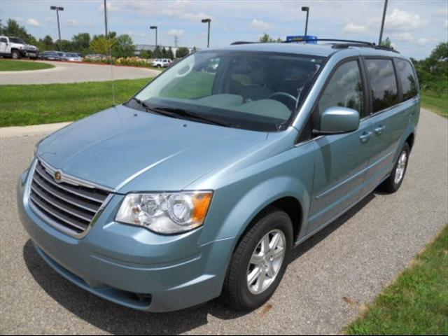 Chrysler Town and Country 2008 photo 1
