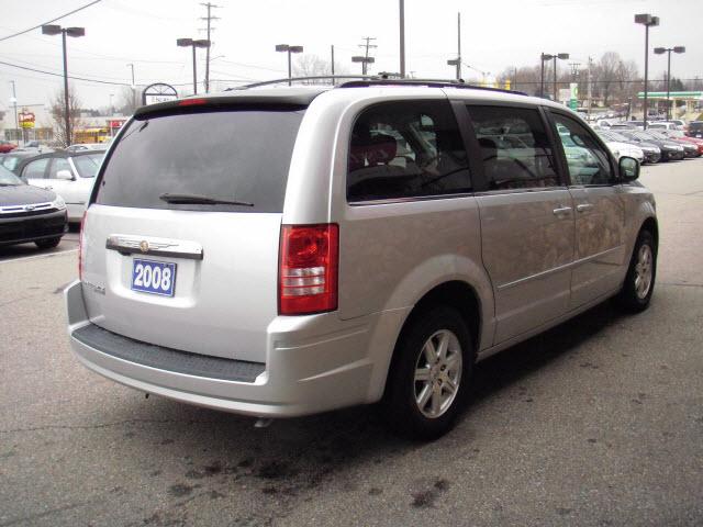 Chrysler Town and Country 2008 photo 1