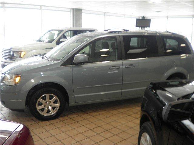 Chrysler Town and Country 2008 photo 1