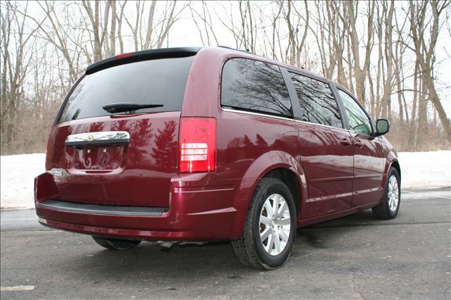 Chrysler Town and Country 2008 photo 2