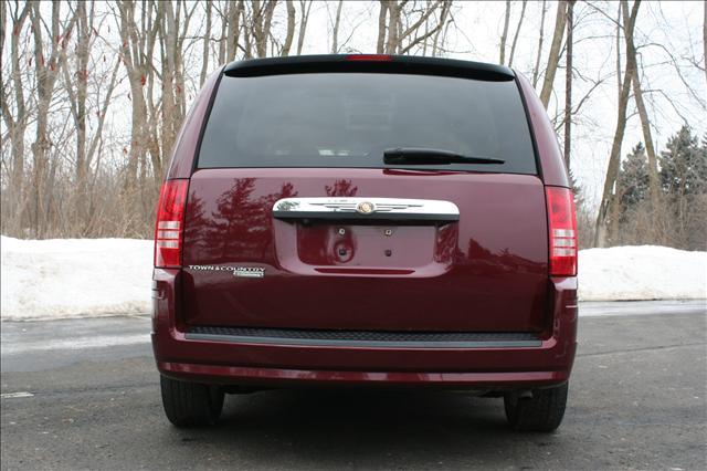Chrysler Town and Country 2008 photo 3