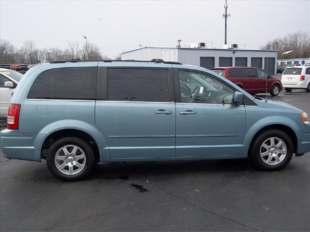 Chrysler Town and Country 3.5 MiniVan