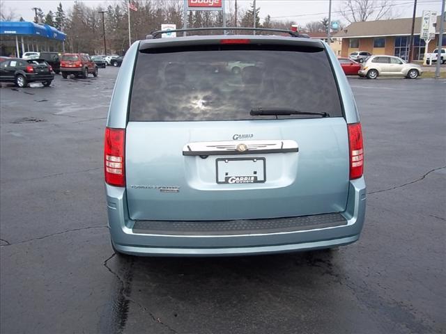 Chrysler Town and Country 2008 photo 3