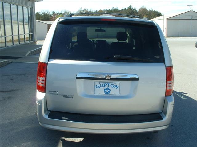 Chrysler Town and Country 2008 photo 3