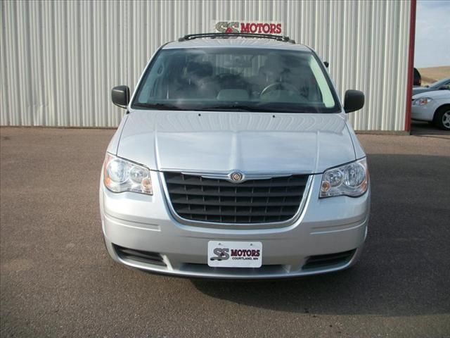 Chrysler Town and Country 2008 photo 1