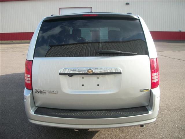 Chrysler Town and Country 2008 photo 3