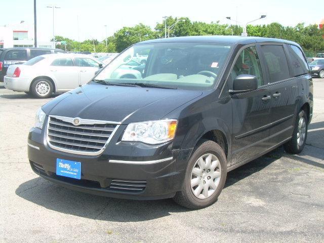 Chrysler Town and Country 2008 photo 2