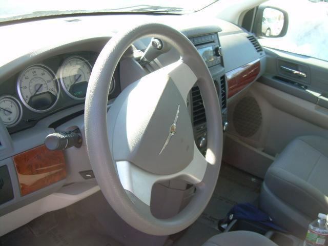 Chrysler Town and Country 2008 photo 5