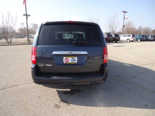 Chrysler Town and Country 2008 photo 5