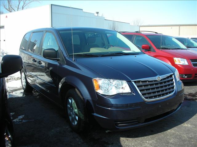 Chrysler Town and Country 2008 photo 3