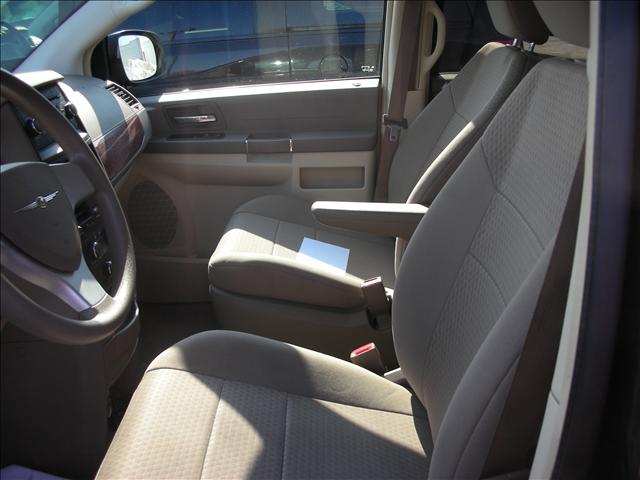 Chrysler Town and Country 2008 photo 5