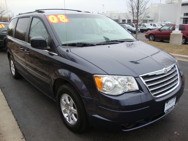 Chrysler Town and Country 2008 photo 3