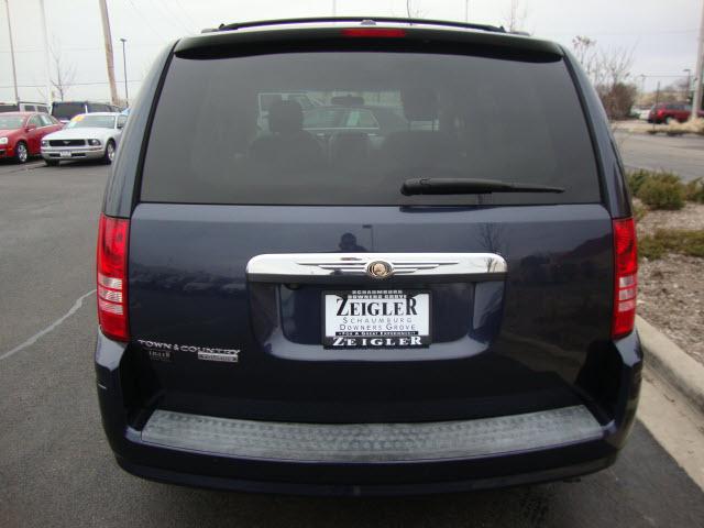 Chrysler Town and Country 2008 photo 5