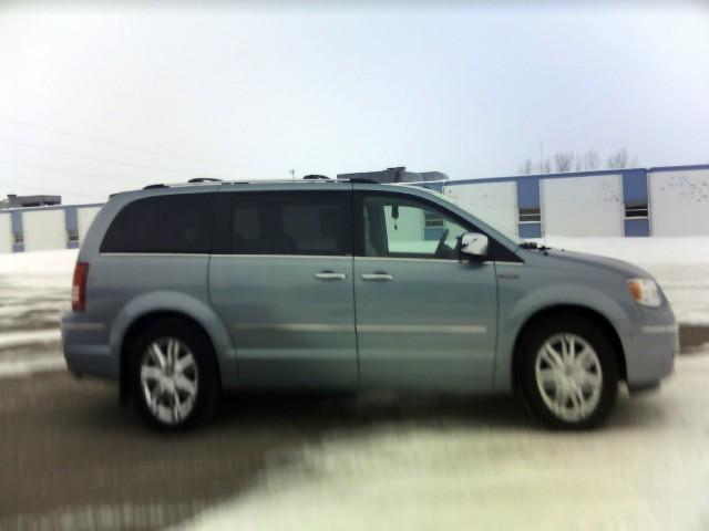 Chrysler Town and Country 2008 photo 1