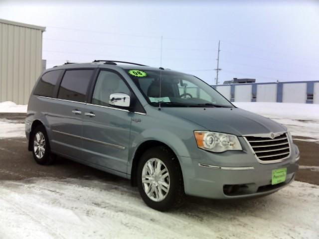 Chrysler Town and Country 2008 photo 2