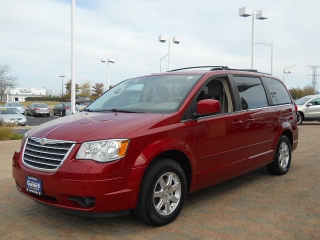 Chrysler Town and Country 2008 photo 2