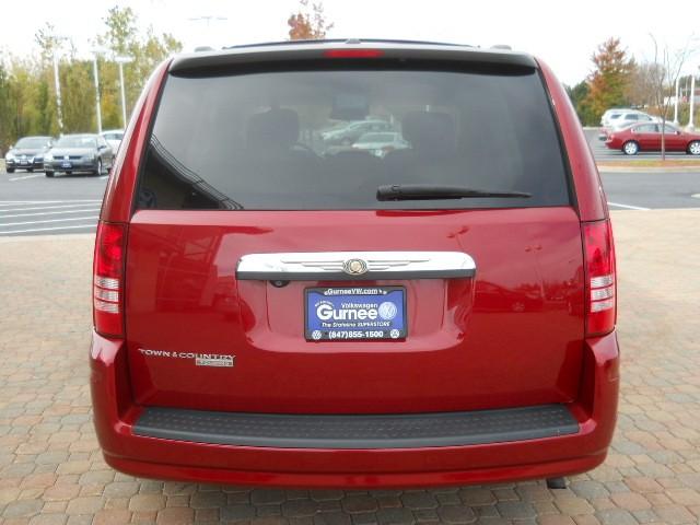 Chrysler Town and Country 2008 photo 4