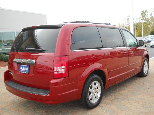 Chrysler Town and Country 2008 photo 5