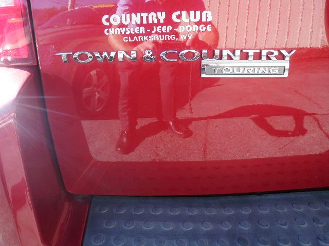 Chrysler Town and Country 2008 photo 1