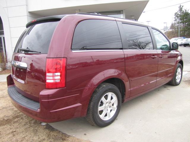 Chrysler Town and Country 2008 photo 2