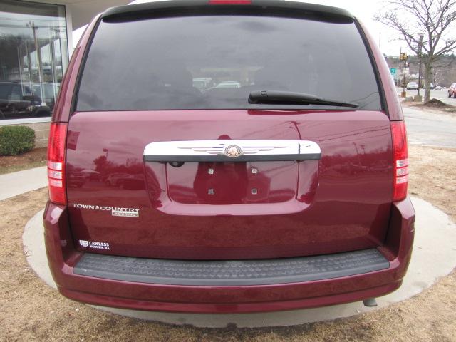 Chrysler Town and Country 2008 photo 3