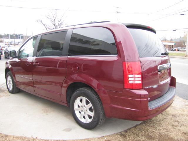 Chrysler Town and Country 2008 photo 4