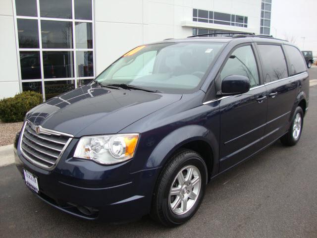 Chrysler Town and Country 2008 photo 1