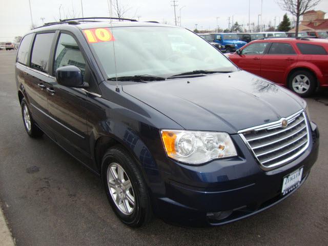 Chrysler Town and Country 2008 photo 3