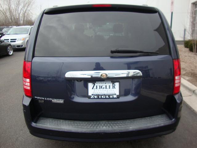 Chrysler Town and Country 2008 photo 5