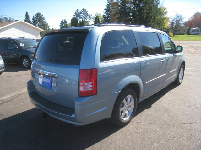 Chrysler Town and Country 2008 photo 2
