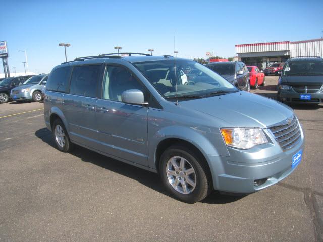 Chrysler Town and Country 2008 photo 3