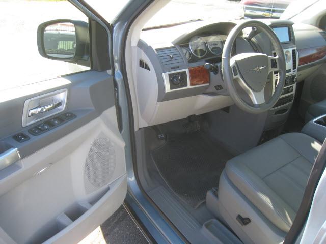 Chrysler Town and Country 2008 photo 4