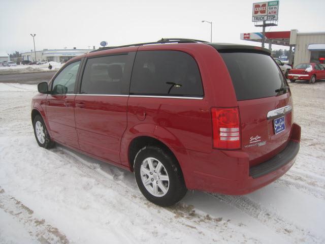 Chrysler Town and Country 2008 photo 1