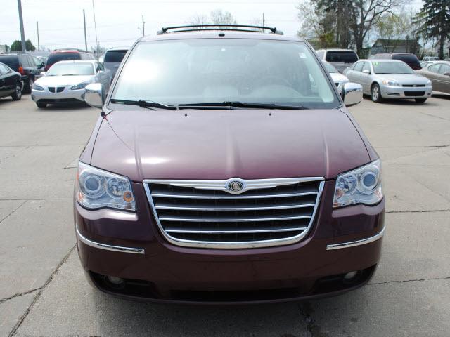 Chrysler Town and Country 2008 photo 1