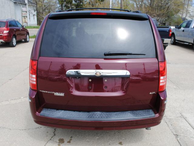 Chrysler Town and Country 2008 photo 4