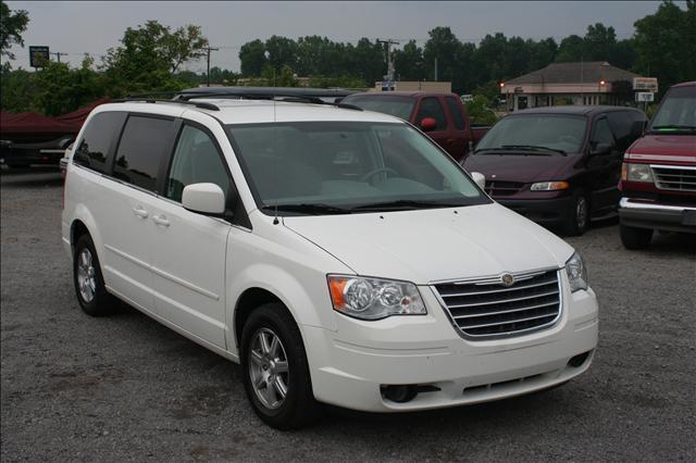 Chrysler Town and Country 2008 photo 1
