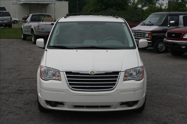 Chrysler Town and Country 2008 photo 2