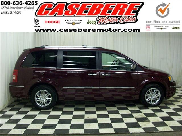 Chrysler Town and Country SLT 25 MiniVan