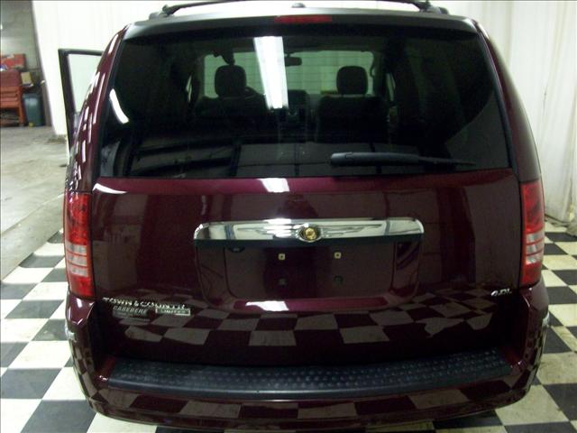 Chrysler Town and Country 2008 photo 2